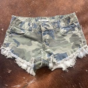 Billabong camo shorts